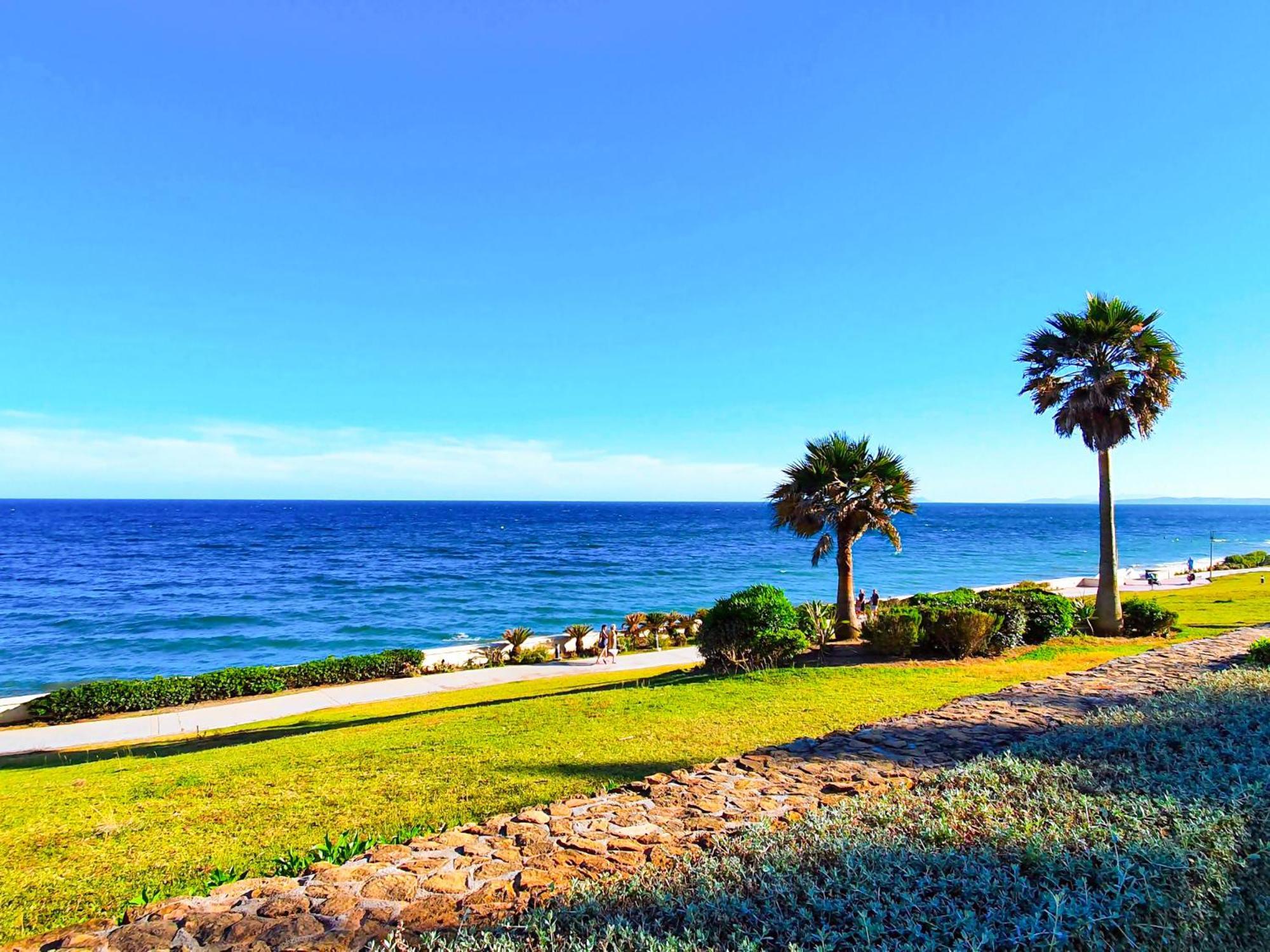 Luxury Frontline Residence Ehhouse Estepona Exterior photo